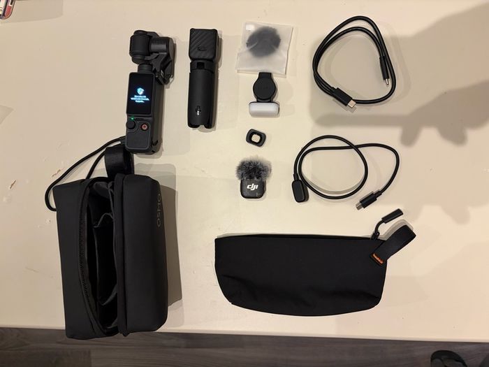 DJI Osmo Pocket 4 Creator Combo