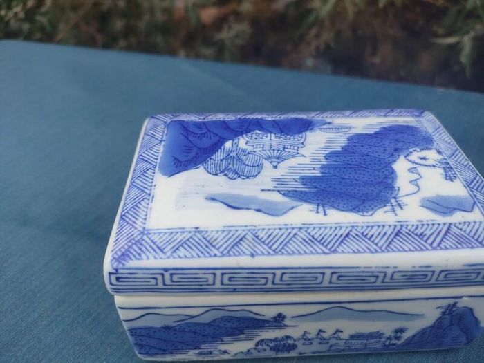 Vintage Chinese Porcelain Lidded Ink Box