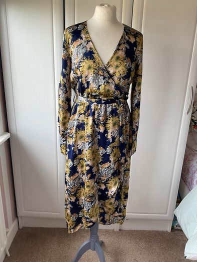 dress Bnwt ichi dress navy floral print dress size small 10/12