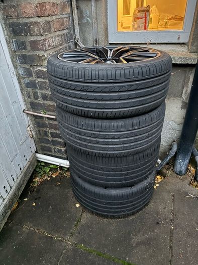 20' BMW 5 Series (cracked) Alloys & (new) Tyres