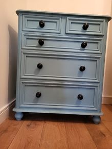 chest of drawers
