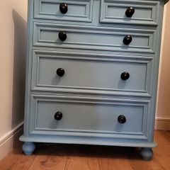 chest of drawers