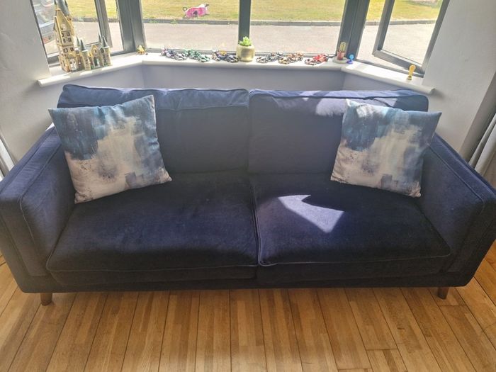 3 seater sofa 208cm long and 98cm dept