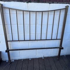 Vono complete Antique brass bed. 4ft 6
