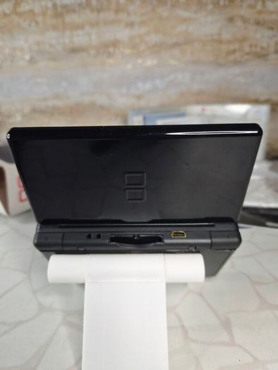 Ds black boxed