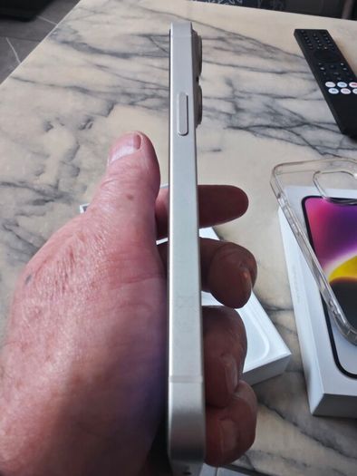 iPhone 14 starlight