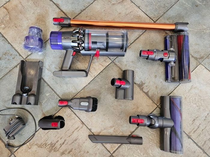 Dyson v10 absolute