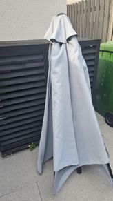 Parasol, needs to be repaired