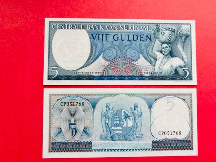 Suriname  5  Gulden. 1963. Pick  120b. ( Uncirculated )