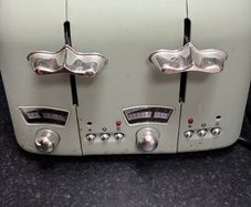 DeLonghi Toaster