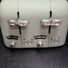 DeLonghi Toaster