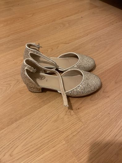 Girls shoes