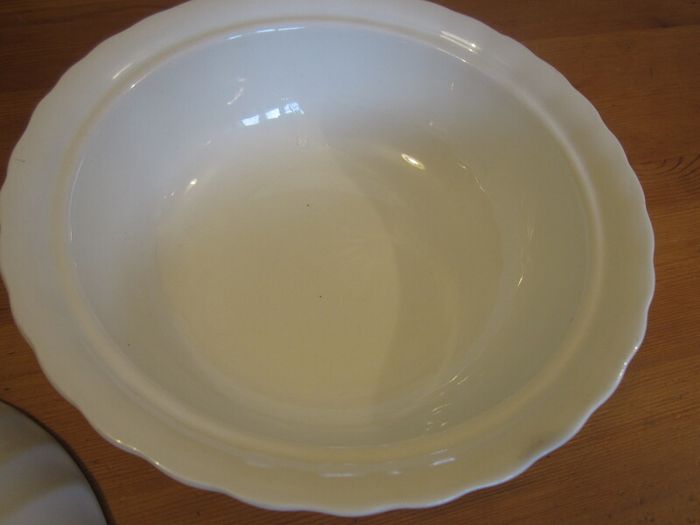 Vintage Myott vegetable dish, DAISY