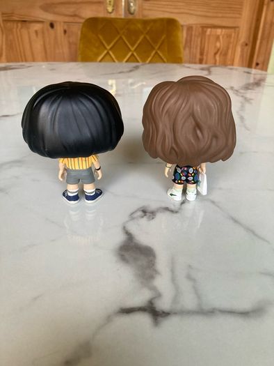 stranger things Mike and 11 Funko Pops with xxl Pull and Bear T shirt