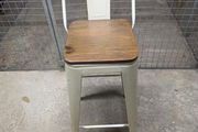 6 Bar stools (white)