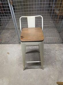 6 Bar stools (white)
