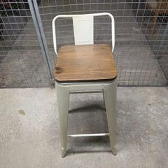 6 Bar stools (white)