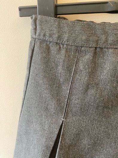 Dunnes grey skirt (as new) age 8-9