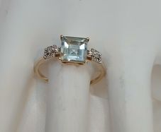 Stunning Aquamarine and White Spinel Gold Ring