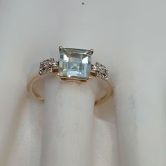 Stunning Aquamarine and White Spinel Gold Ring