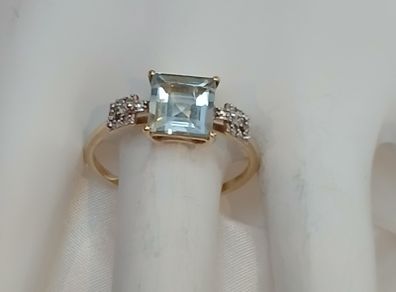 Stunning Aquamarine and White Spinel Gold Ring