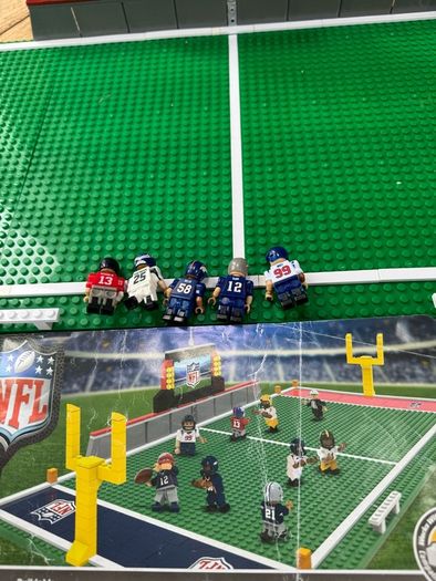 OYO Sports NFL Full Field Building Block Set