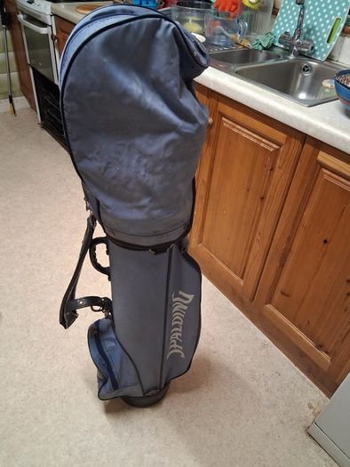 Golf Clubs. Complete Set Of Mens Right Handed Golf Clubs. Collect In Malahide Or Receive Via Registered Post.