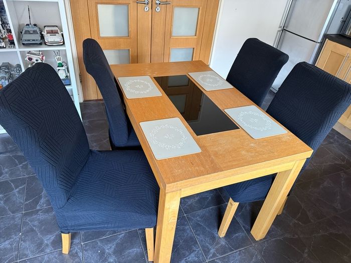 table and chairs