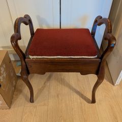 piano stool