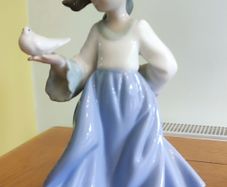 VINTAGE Lladro Nao Porcelain Figurine Girl with Dove