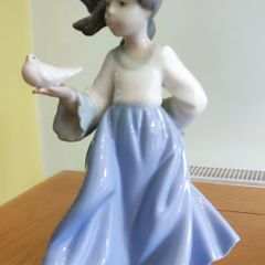 VINTAGE Lladro Nao Porcelain Figurine Girl with Dove