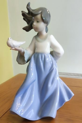 VINTAGE Lladro Nao Porcelain Figurine Girl with Dove