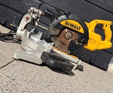 DeWalt DWS773-GB 216mm Sliding Mitre Saw 240V