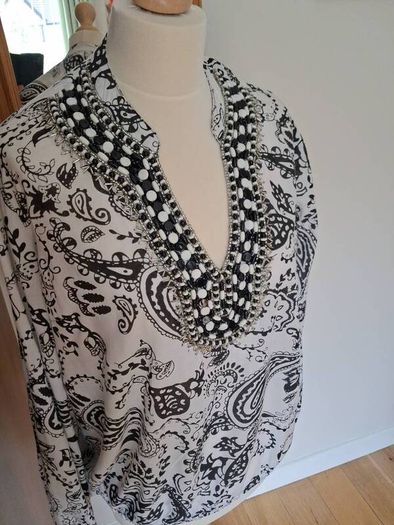 Monari Embellished Black/White Top Size 40 L
