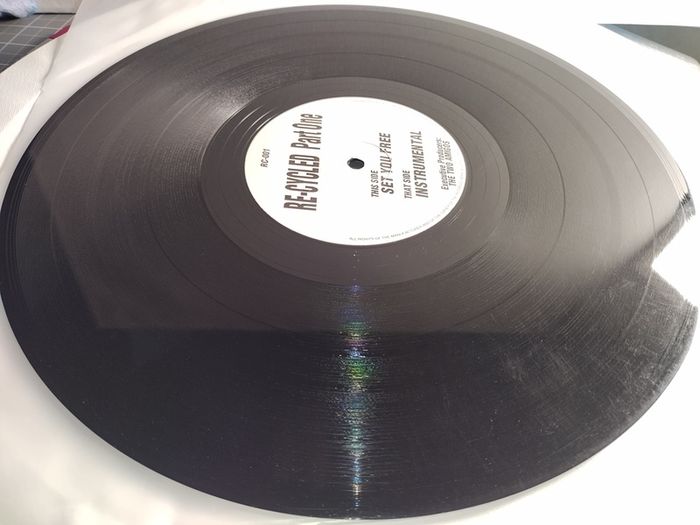 The Two Amigos - SET YOU FREE! - Recycled Part One - Piano HOUSE Dublin CLASSIC! Gotta Have HOUSE Music all night long...