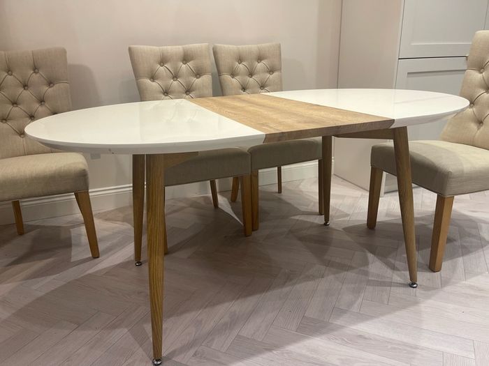 extendable dining table