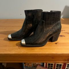 Boots - brand new still tagged . Size 7