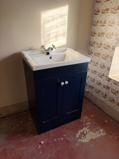 Vanity unit navy and white