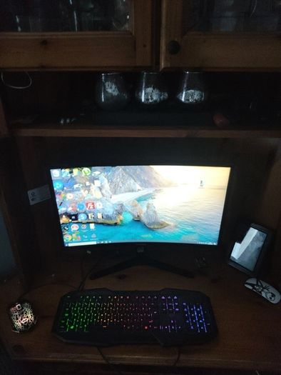 Curved Monitor