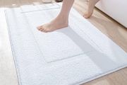 MULTIPLE SIZES AVAILABLE 40 x 60 cm, Non Slip Bathroom Mat, Soft Microfiber and Super Absorbent Bath Mats for Bathroom, Machine-Washable Bathroom Rug, White