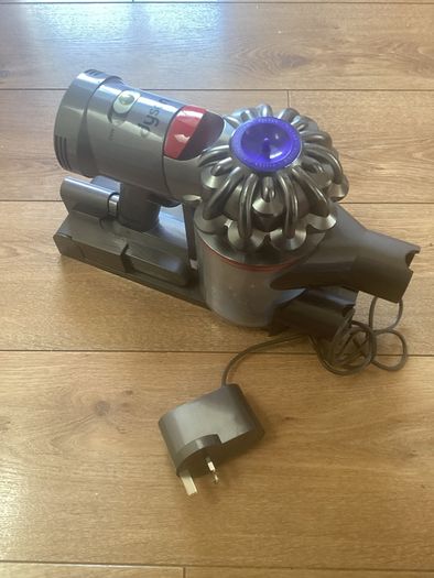 Dyson V7 V8  Charger  Station  And Wal Support