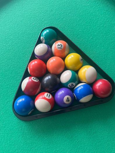 Mini pool table