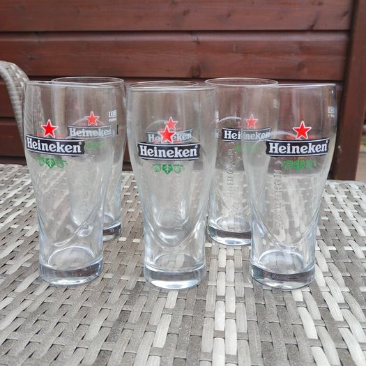 6 Heineken Pints