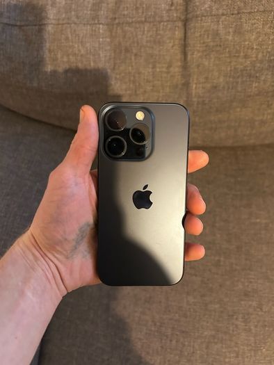 iPhone 15 pro blue titanium 128gb unlocked, battery percentage 93%