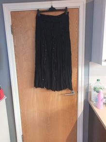 Per Una  Black Skirt. S.12R.    B.N.W.T