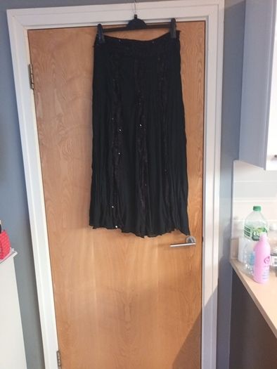 Per Una  Black Skirt. S.12R.    B.N.W.T
