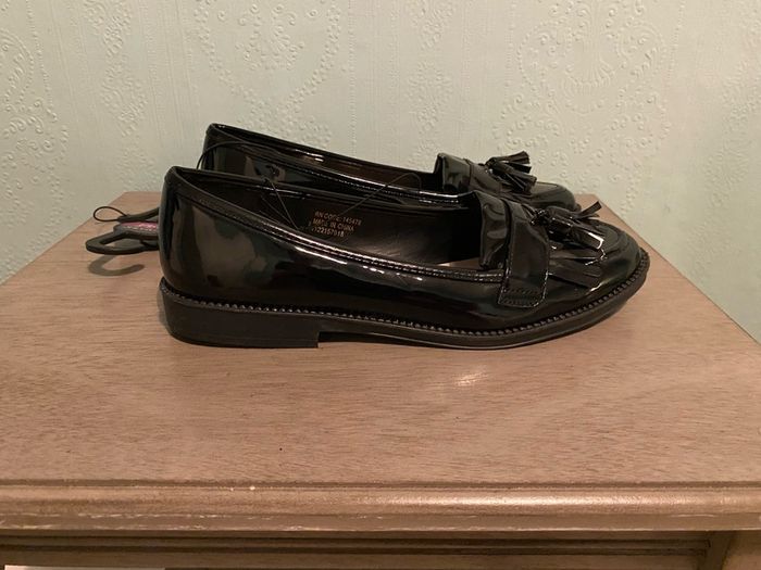 Shiny black size 5 women's wear dress shoes brand new