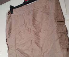 Size 12 - A Ladies Ann Taylor "Loft" Skirt - Read Carefully