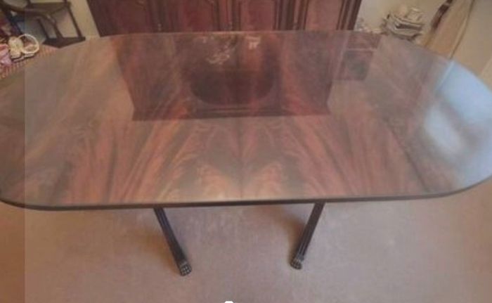 Large Oval Mahogany Dining Table  with six Matching Chairs in excellent condition with matching glass top