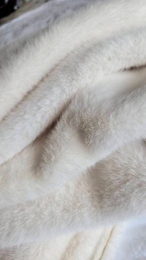 Paoletti Stanza throw cream